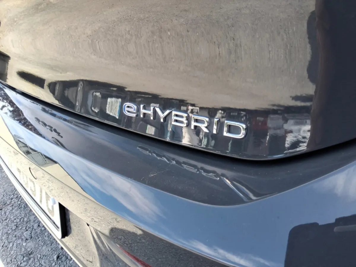 Volkswagen Golf 1.4 TSI STYLE 204PS Plug in Hybrid - Image 5