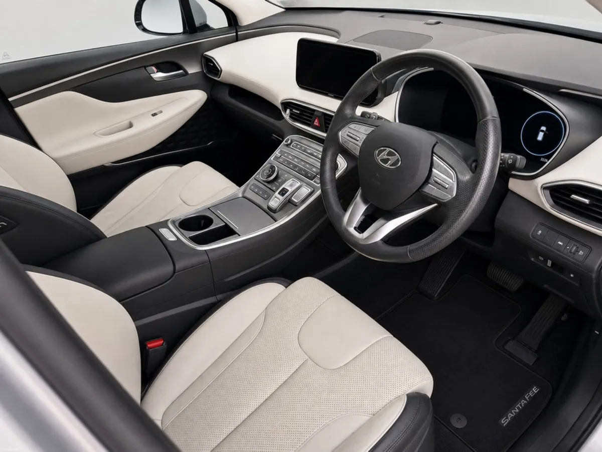 Hyundai Santa Fe PHEV 5DR AUTO - Image 6