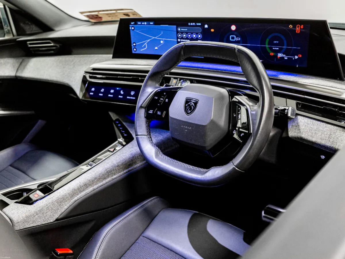 Peugeot 3008 Allure 1.2 Hybrid Auto 145HP - Image 2
