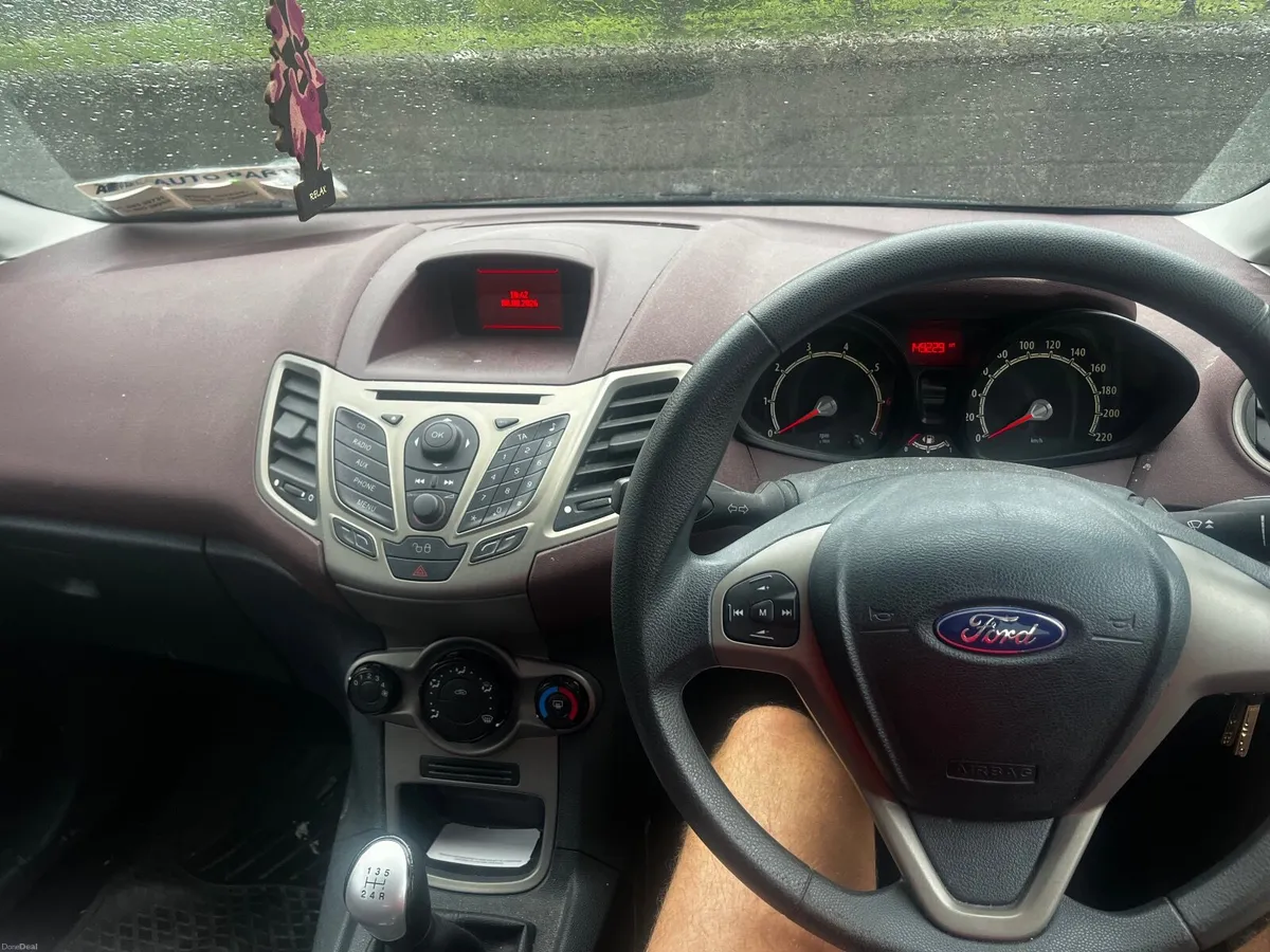 Ford Fiesta 2010 - Image 4