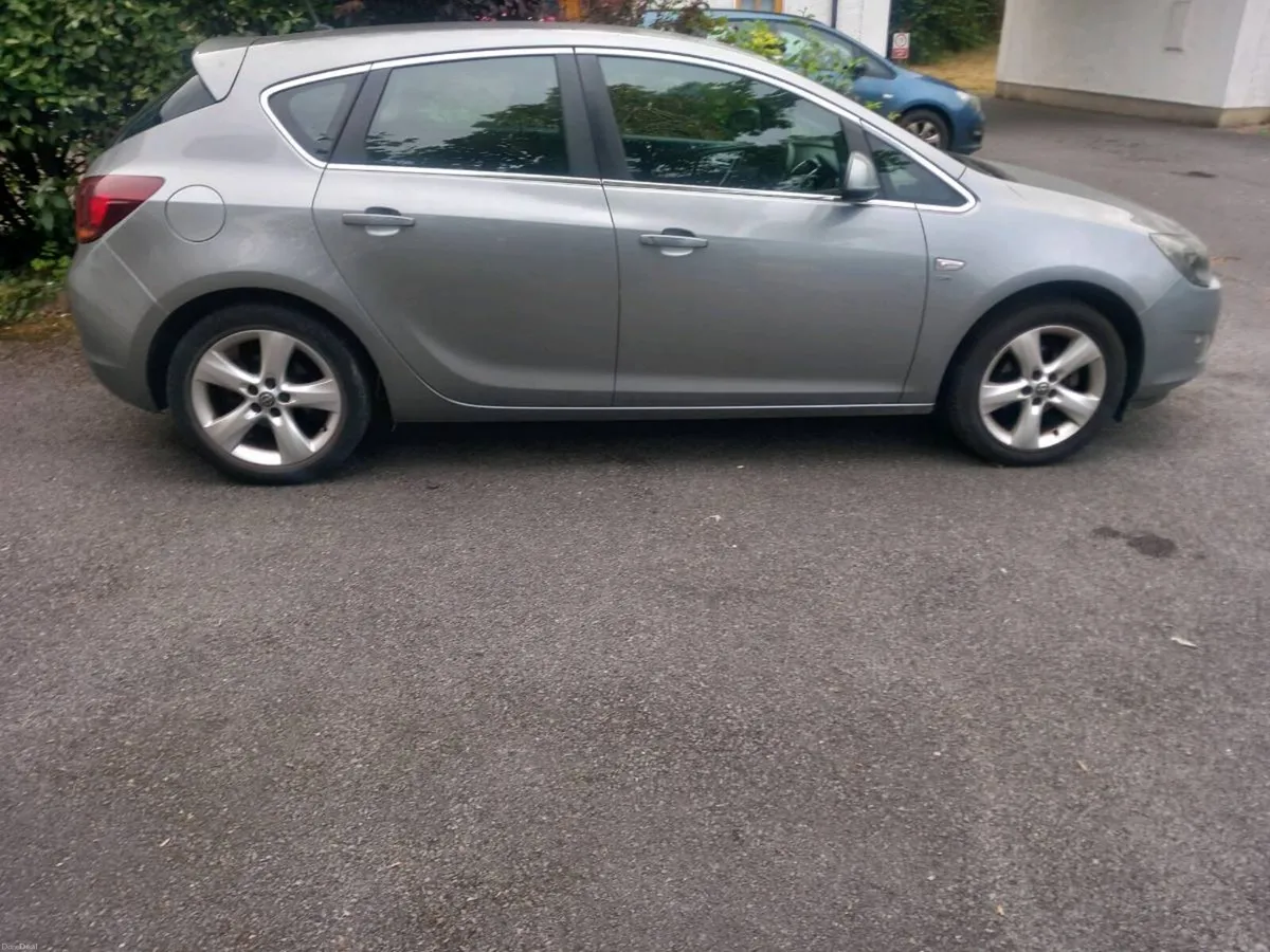 Car - Image 2