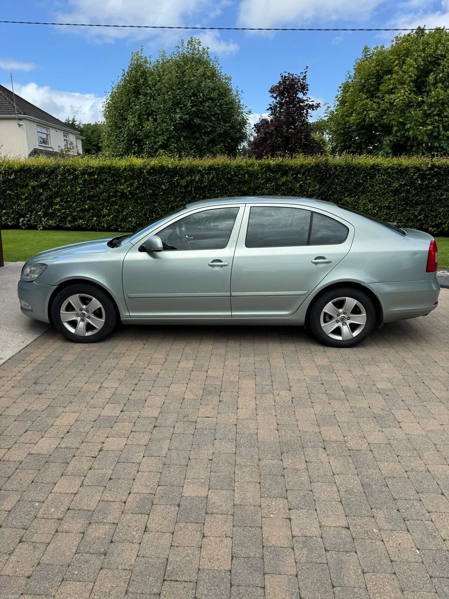 Skoda Octavia Elegance 1.6D 2010 - Image 2