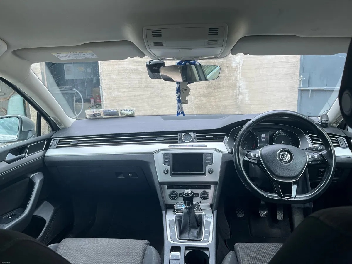 B8 Volkswagen Passat - Image 5