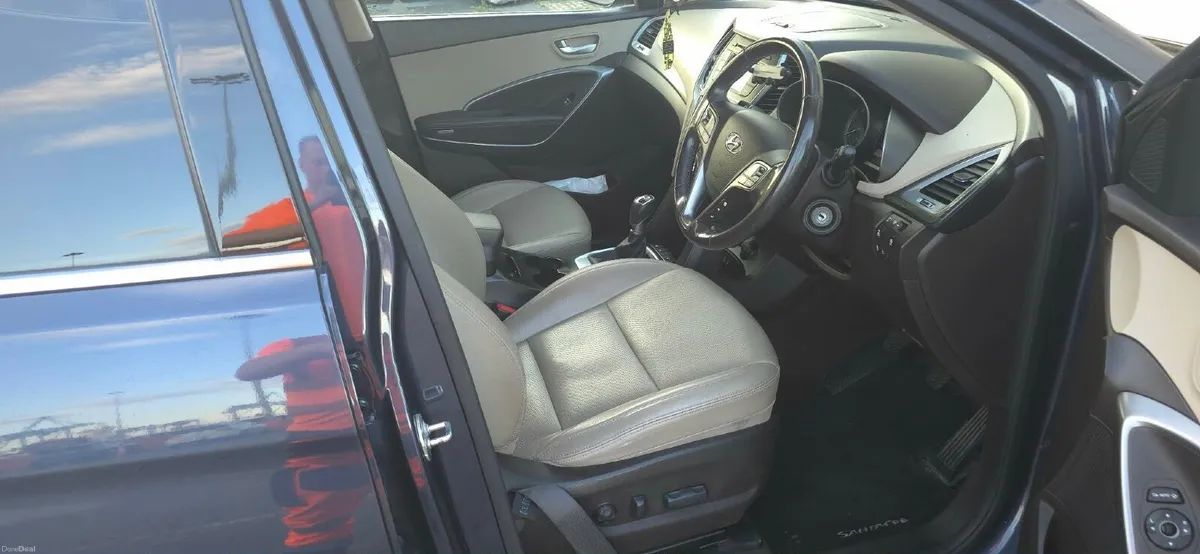 Hyundai Santa Fe 2017 - Image 4