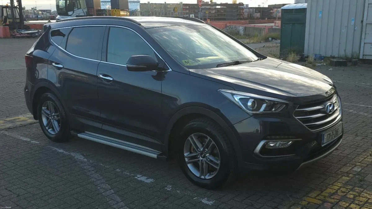 Hyundai Santa Fe 2017 - Image 2