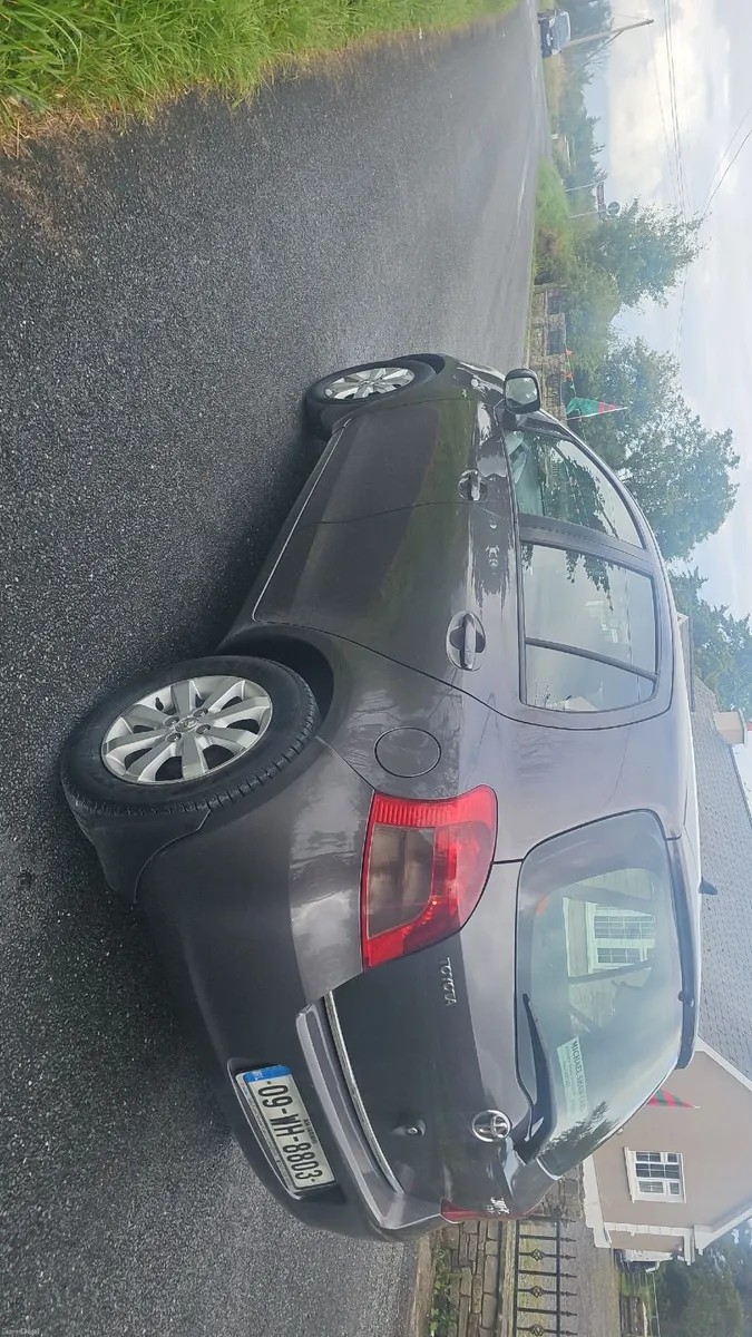 Toyota Yaris 2009 - Image 2