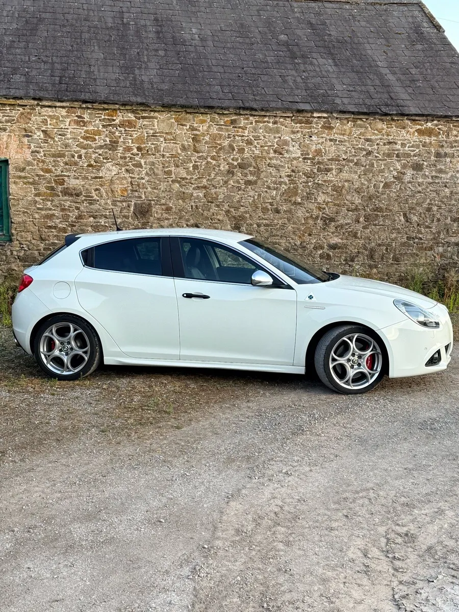 Alfa Romeo Giulietta Quadrifoglio Verde (1750tbi) - Image 5