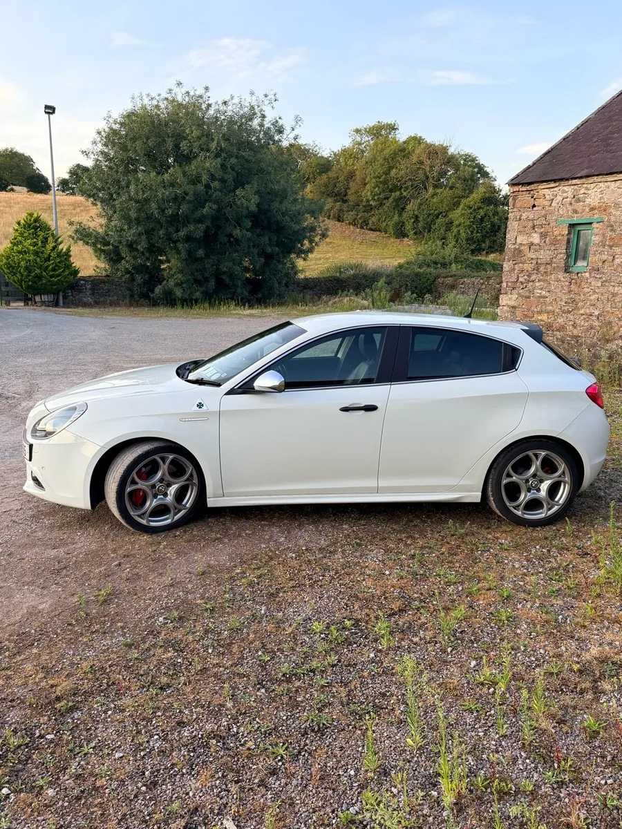 Alfa Romeo Giulietta Quadrifoglio Verde (1750tbi) - Image 4