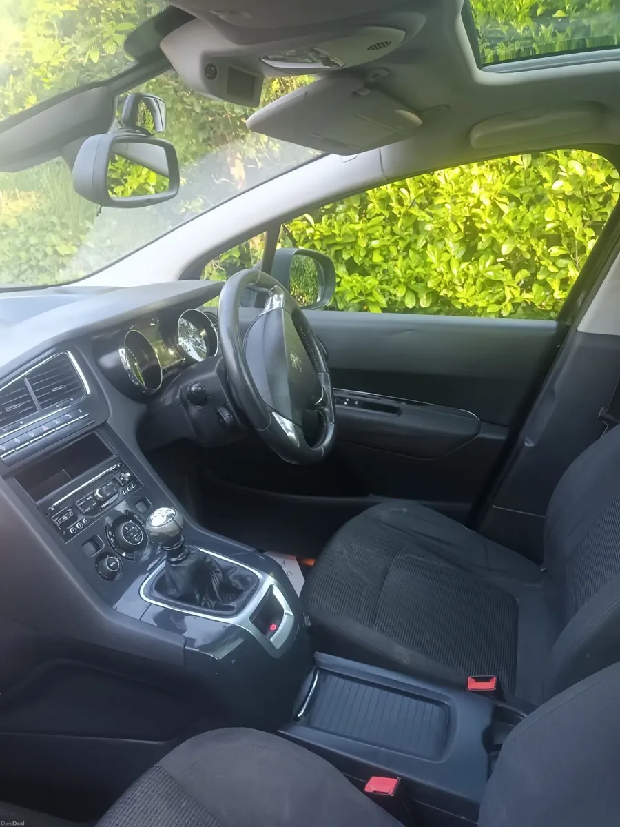Peugeot 5008 2014 - Image 2