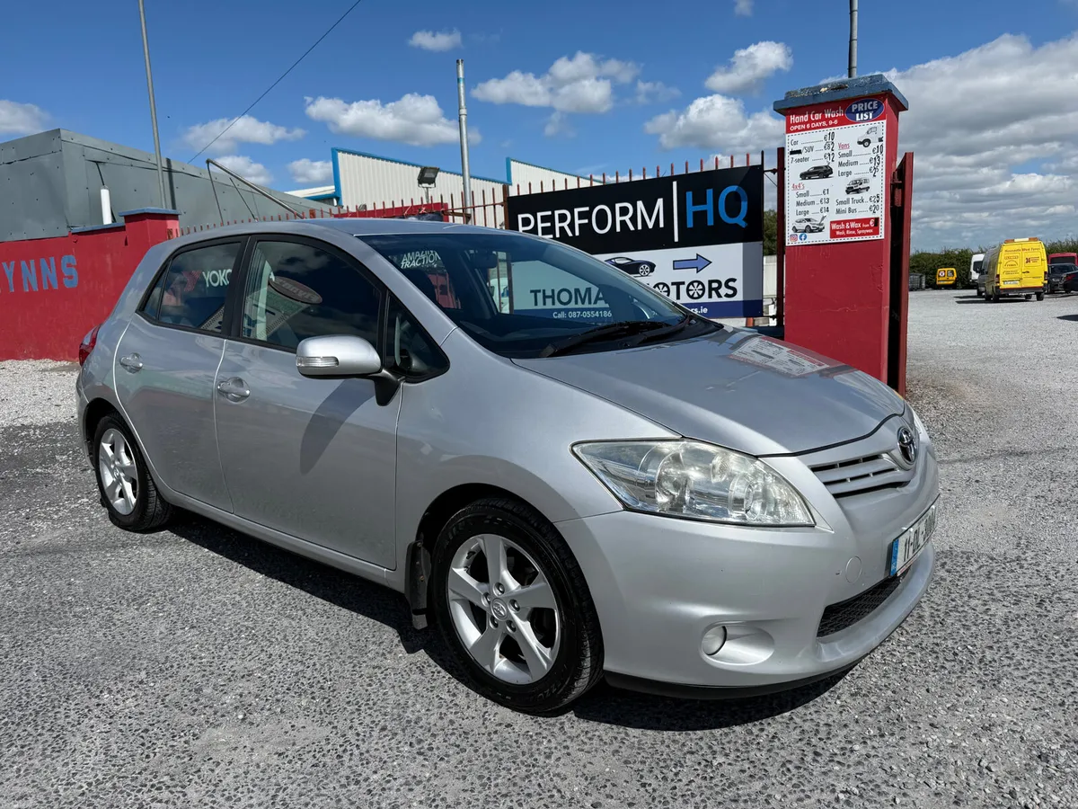 Toyota Auris 2011 1.33 Petrol Manual - Image 2