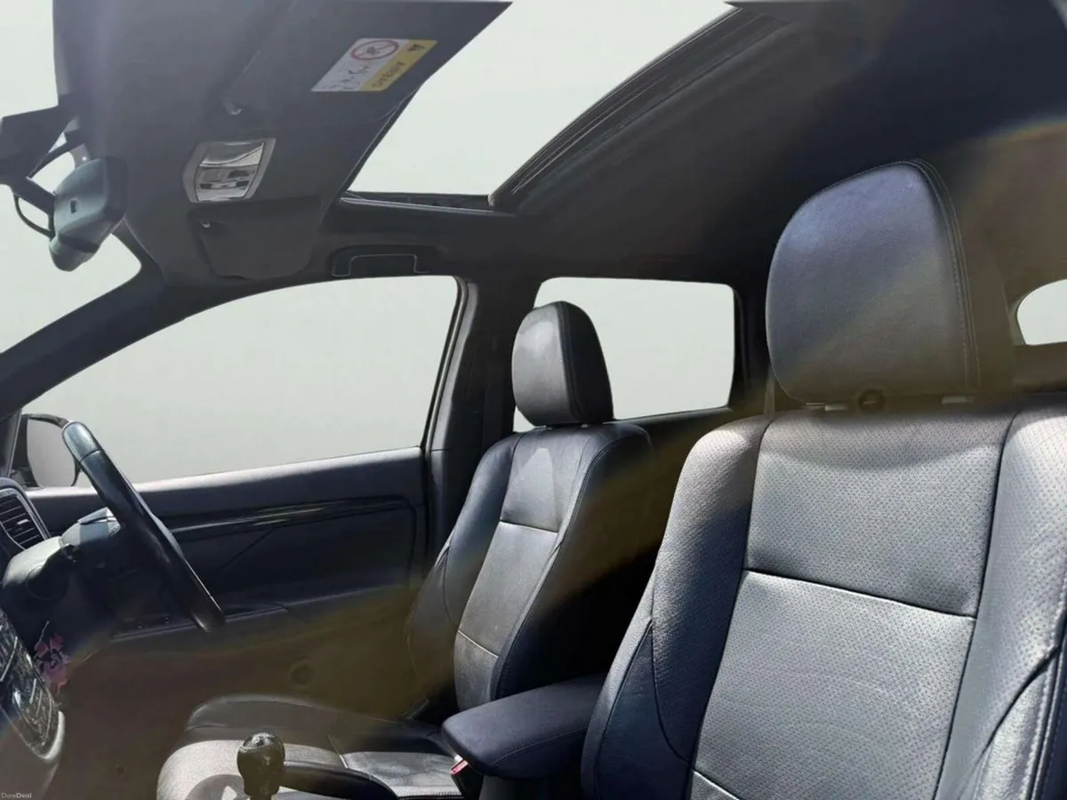 Mitsubishi Outlander 7 SEATER 4WD MT Black Line 4D - Image 2