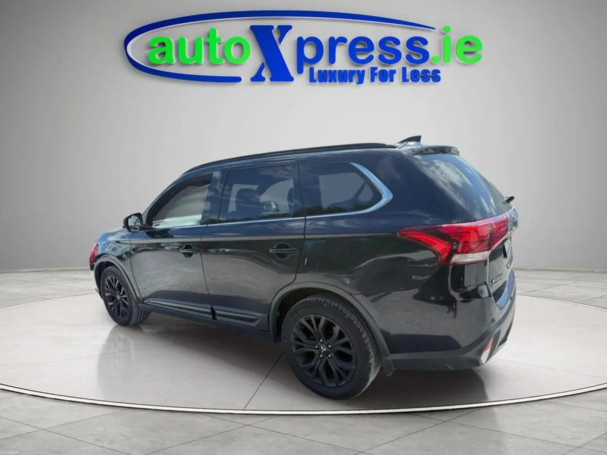 Mitsubishi Outlander 7 SEATER 4WD MT Black Line 4D - Image 5