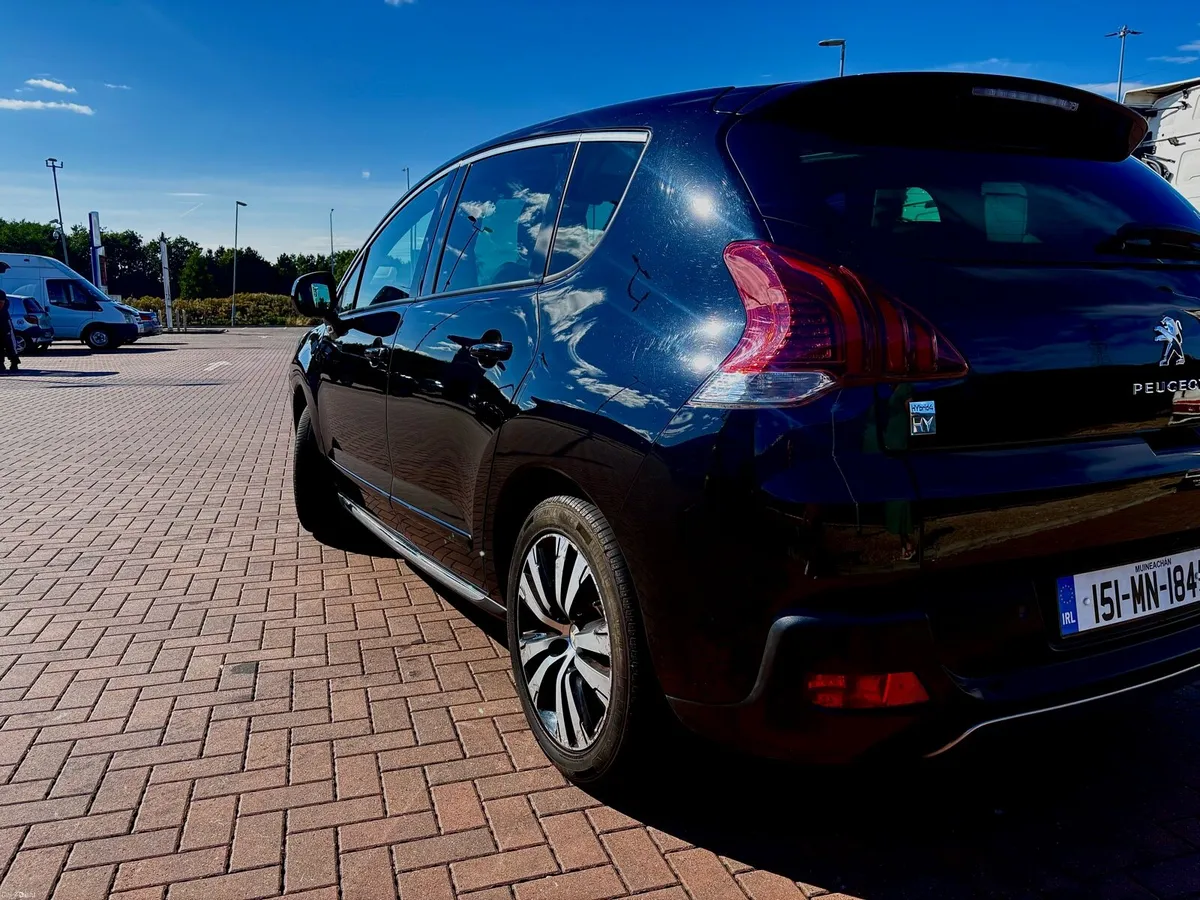 Peugeot 3008 4Hybrid 2015 - Image 2
