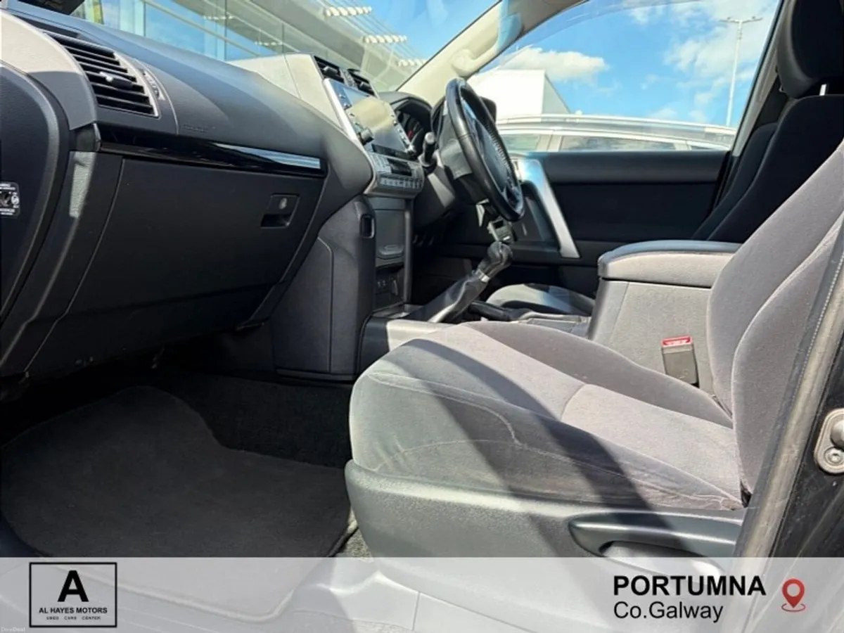 Toyota Land Cruiser LWB COMMERCIAL 2.8DSL MANUAL * - Image 4