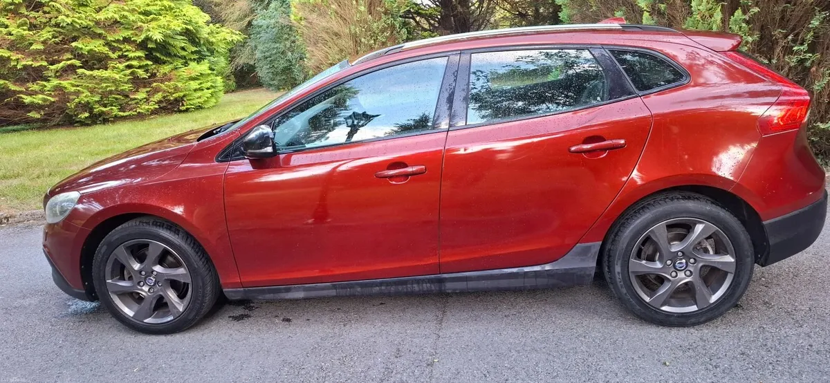 15 Volvo V40.  , CROSS COUNTRY,    New NCT 8/27 - Image 5