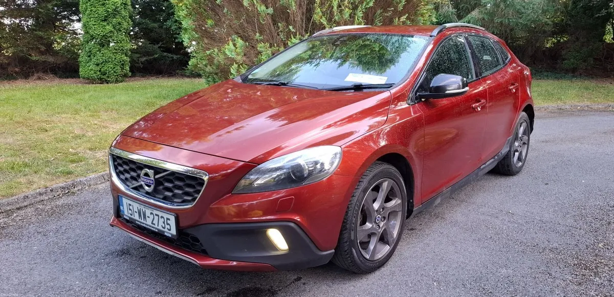 15 Volvo V40.  , CROSS COUNTRY,    New NCT 8/27 - Image 6