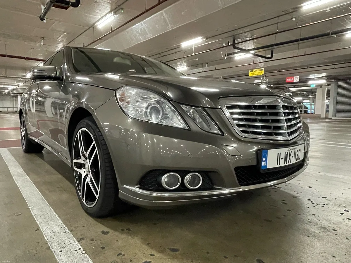 Mercedes Benz E Class 2011 - Image 2