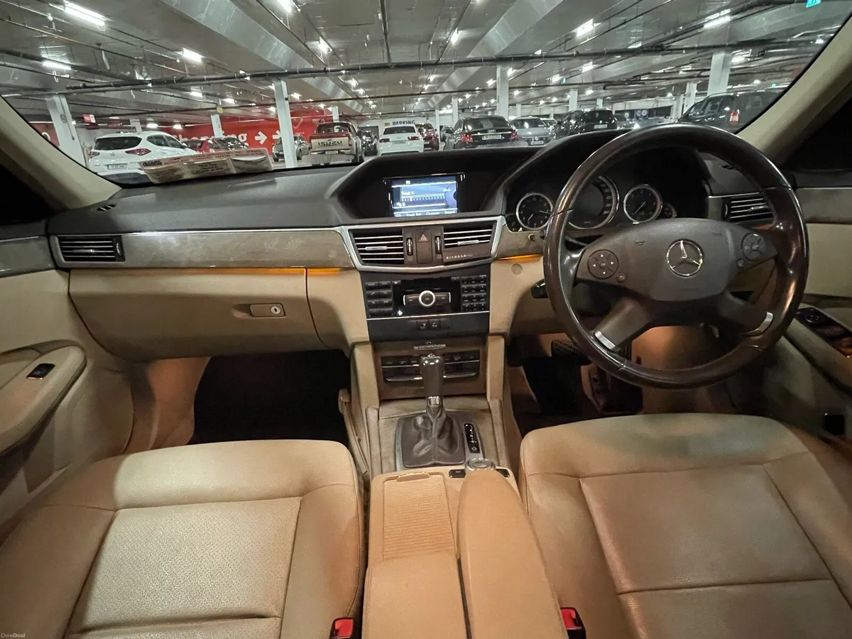 Mercedes Benz E Class 2011 - Image 4