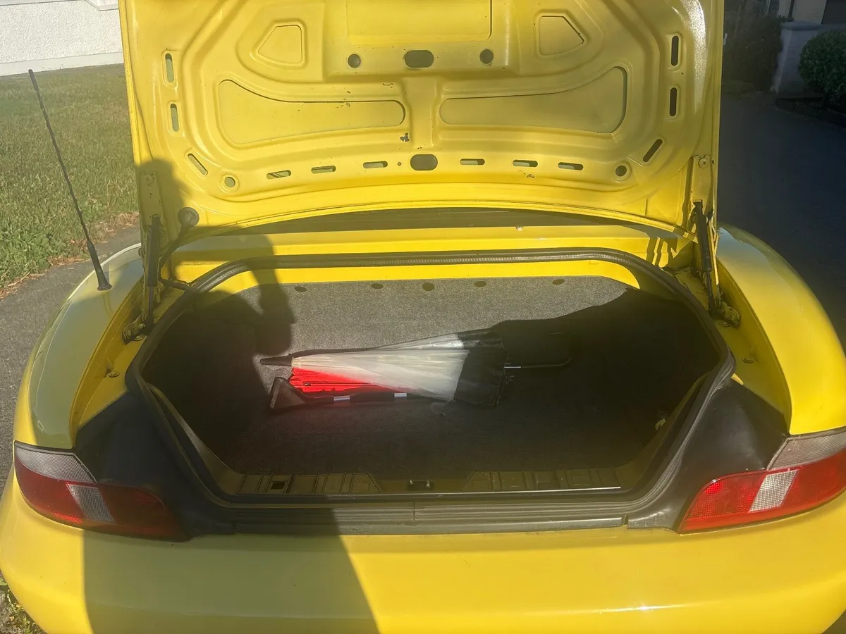 Dakar yellow BMWZ3 - Image 6