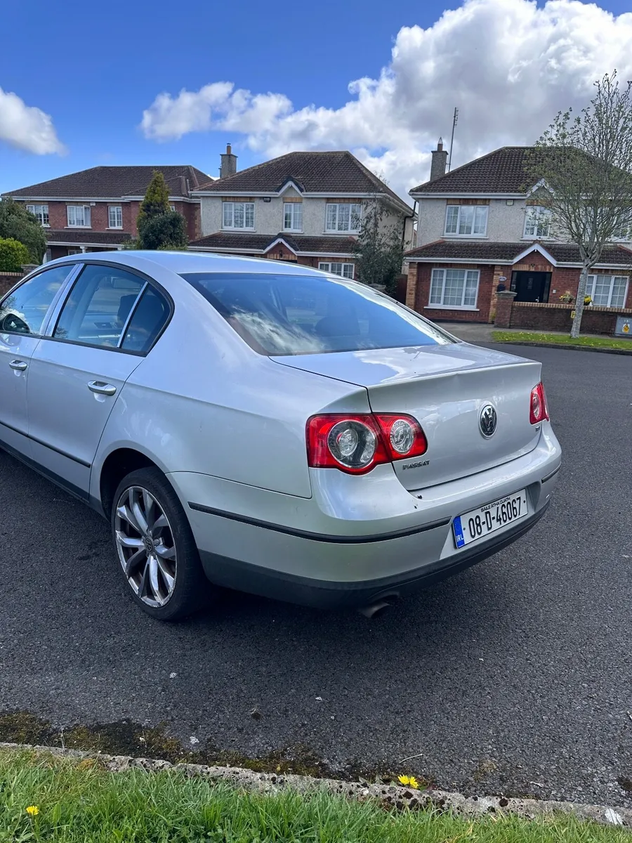 Volkswagen Passat 2008 - Image 2