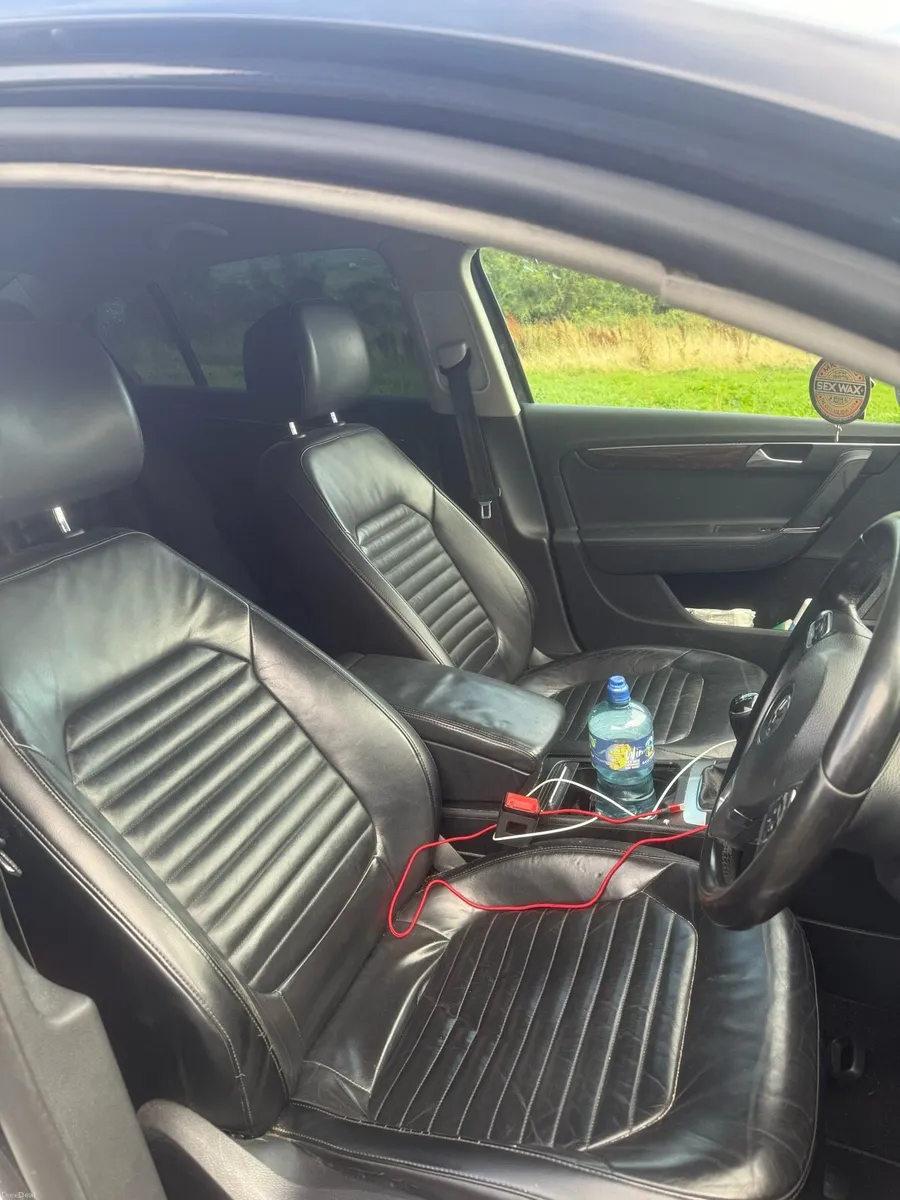 Volkswagen Passat - Image 2
