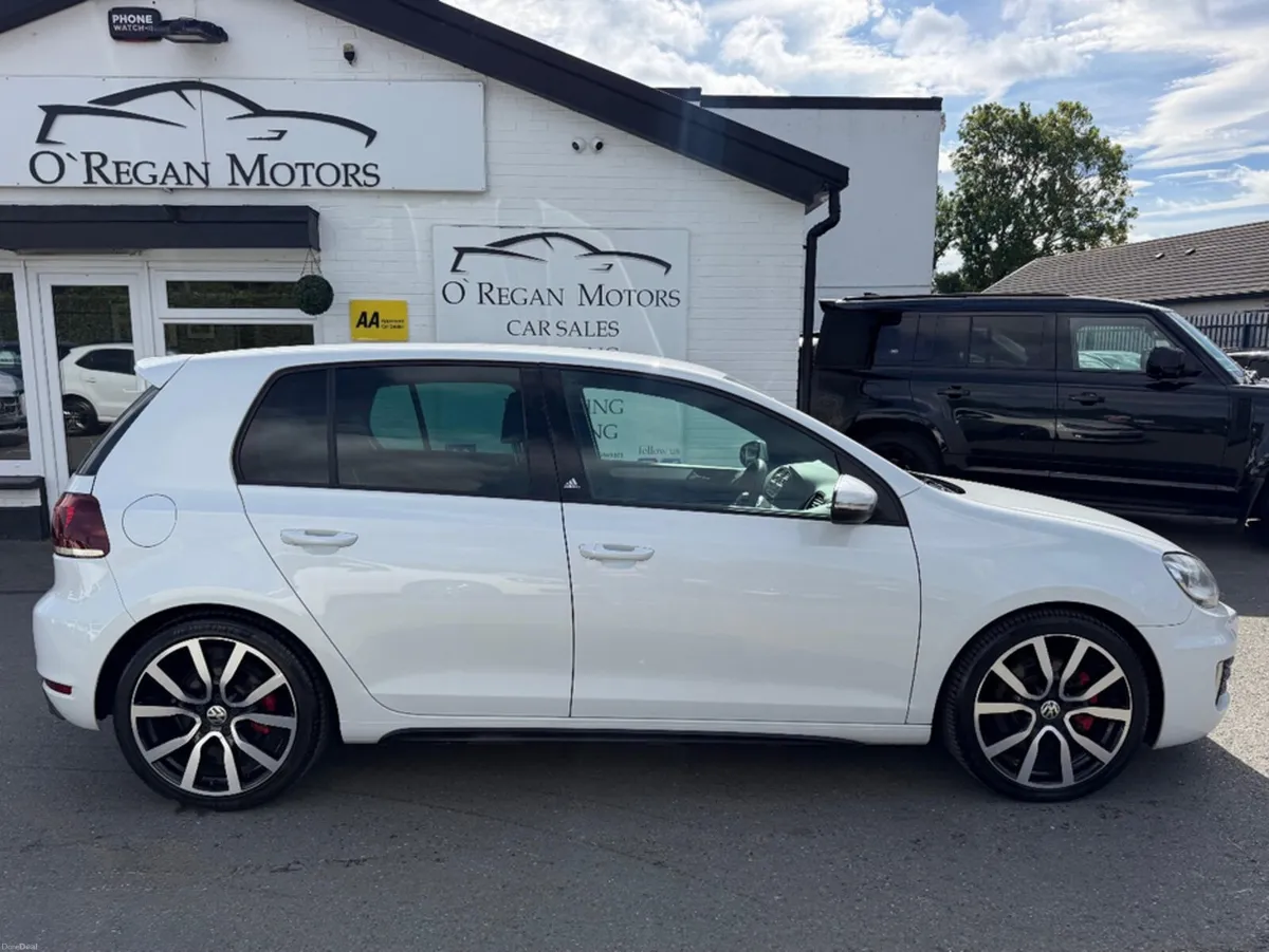 Volkswagen Golf GTI ADIDAS EDITION - Image 2