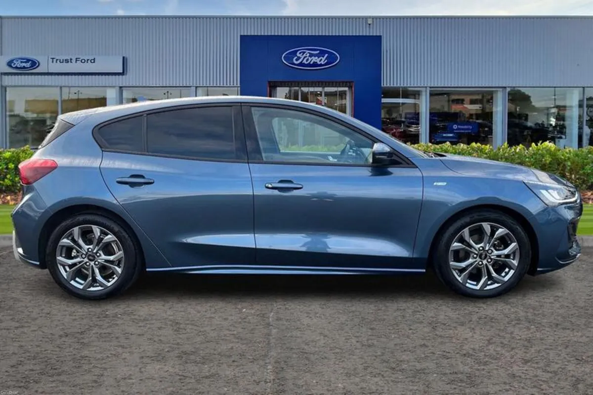 Ford Focus 1.0T EcoBoost ST-Line Hatchback 5dr Pet - Image 3