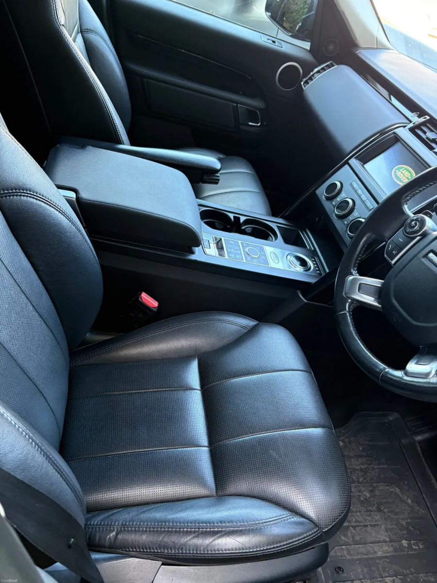 Land Rover Discovery 2018 7 seater Low miles - Image 3