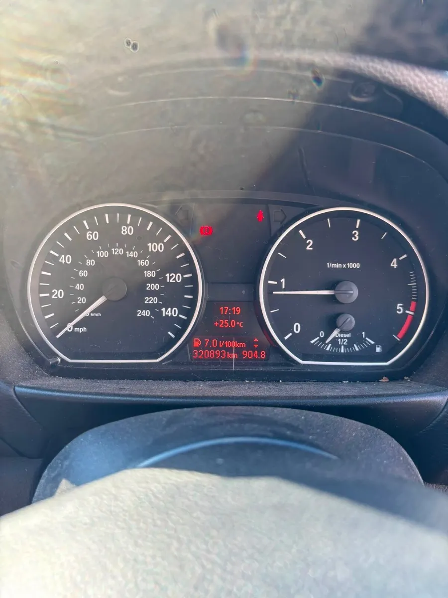 BMW 1-Series 2011 - Image 3