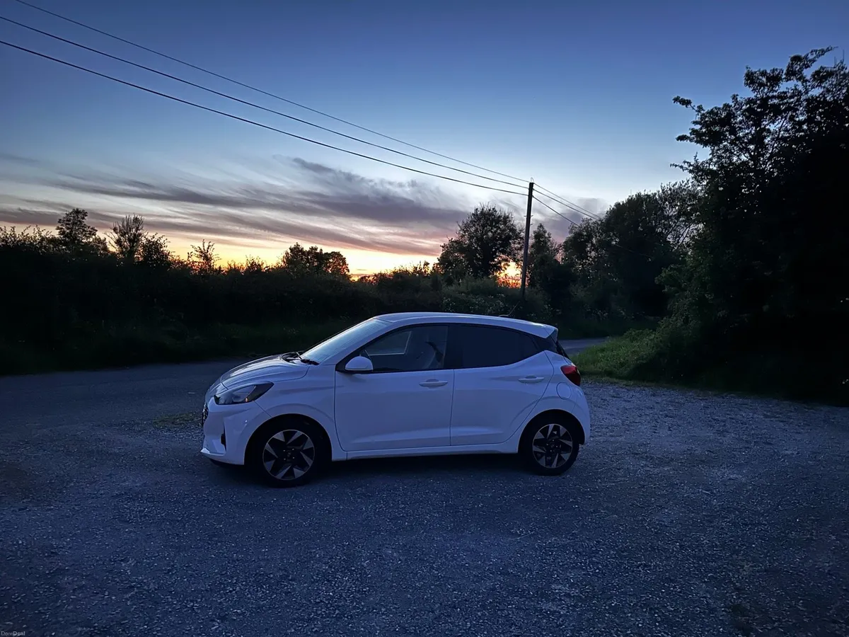 Hyundai i10 DeLuxe Plus 2023 - Automatic - 1 Owner - Image 3