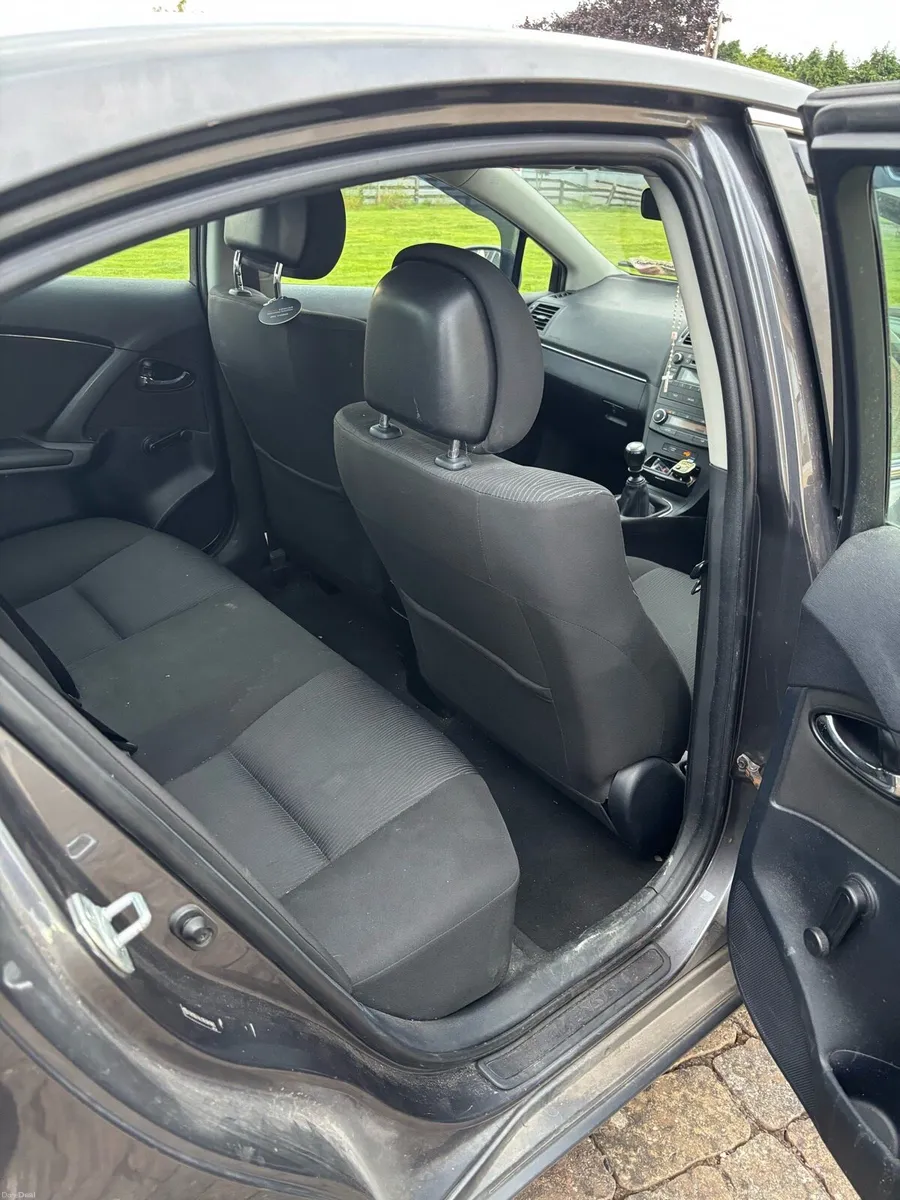 Toyota Avensis 2011 - Image 5