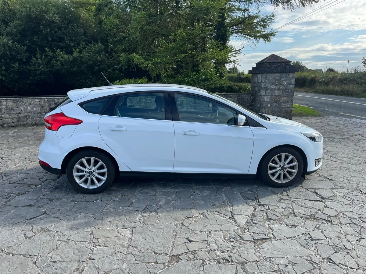 2017 ford focus titanium - Image 5