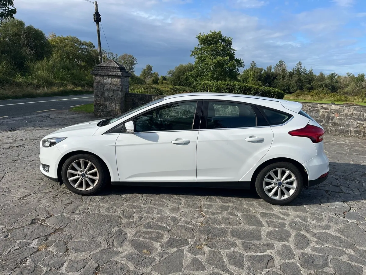 2017 ford focus titanium - Image 3