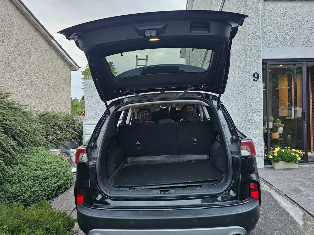 Ford Kuga 2.5 Duratec 225PS PHEV Titanium - Image 4