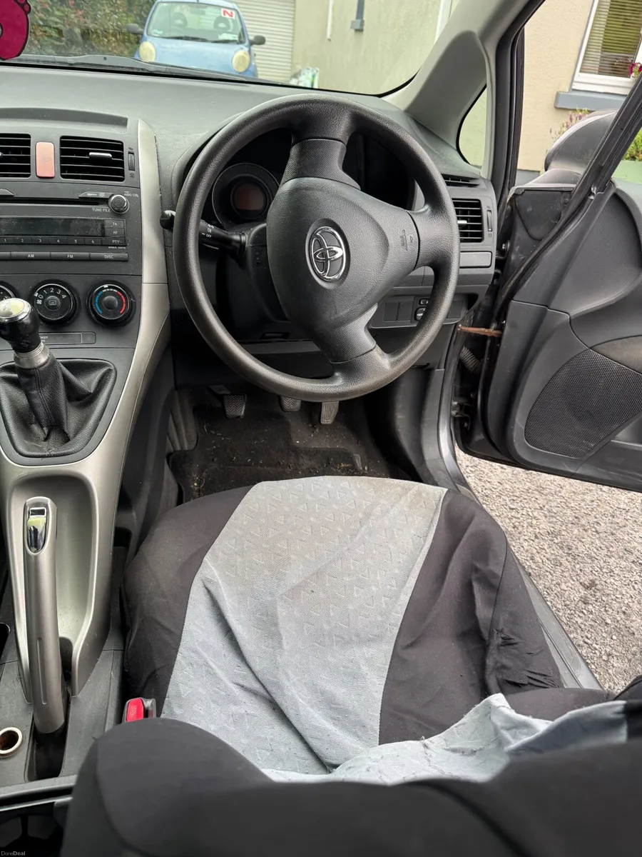 Toyota Auris 2008 - Image 2
