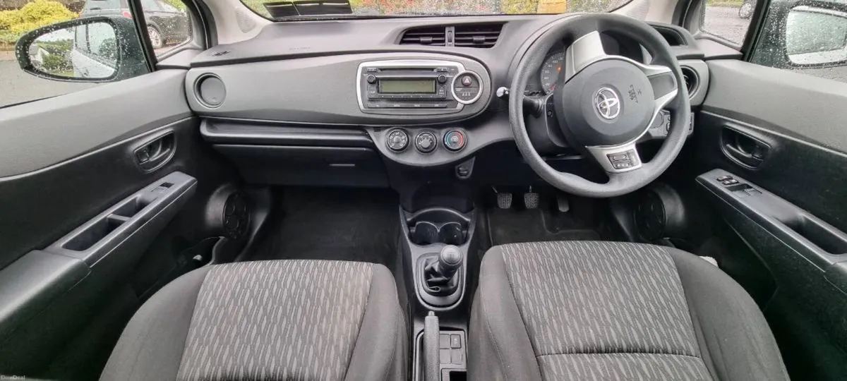 141 Toyota Yaris 1L petrol - Image 5