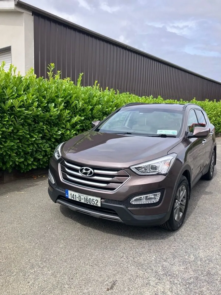 2014 Hyundai Santa Fe - Image 2