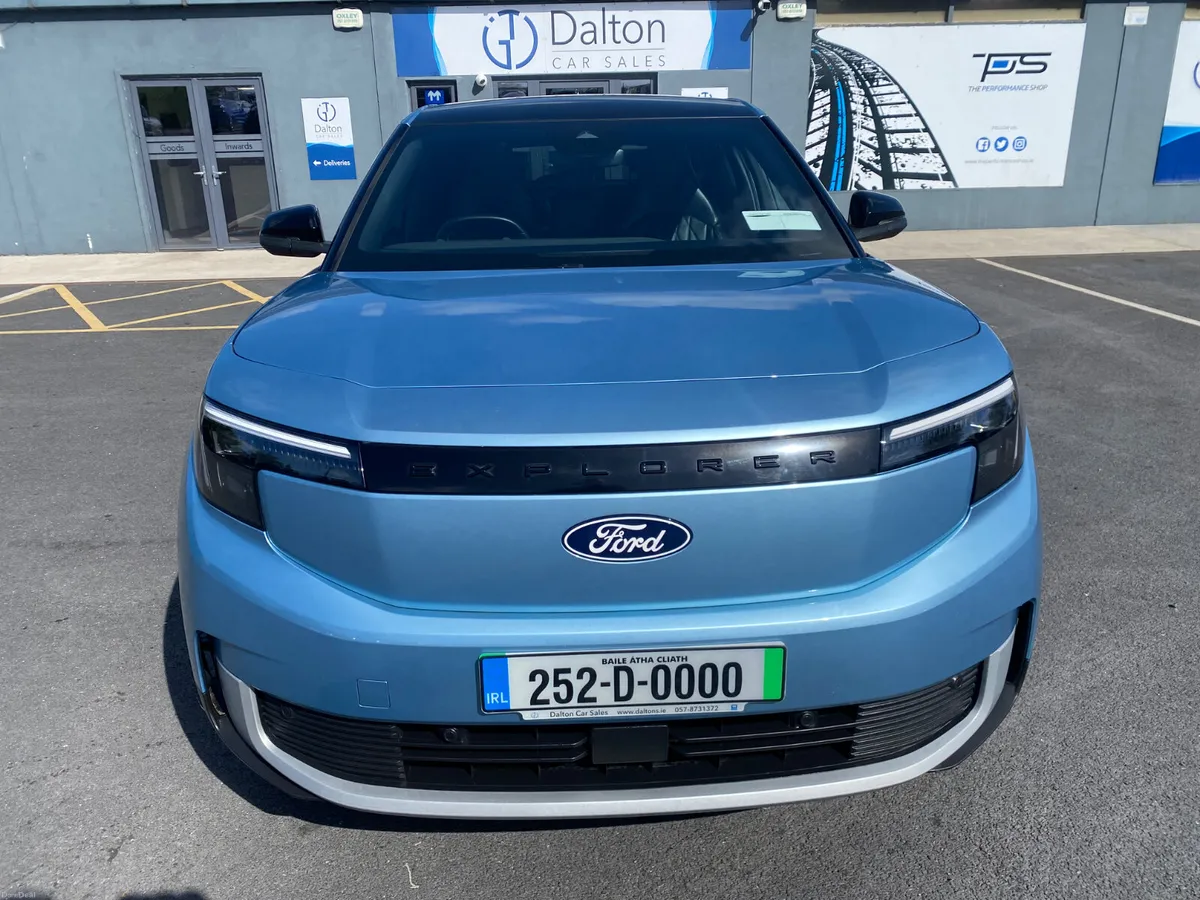 FORD EXPLORER PREMIUM 77KWH 210KW 2025 (252) - Image 2