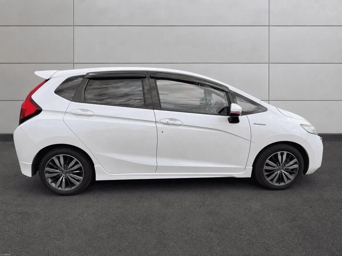 Stunning Honda Fit S Spec Hybrid Auto Cruise Cont - Image 2