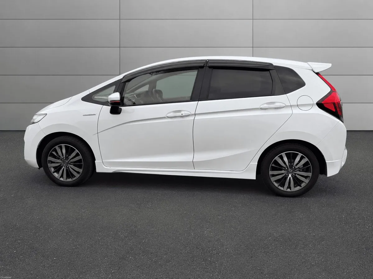 Stunning Honda Fit S Spec Hybrid Auto Cruise Cont - Image 4