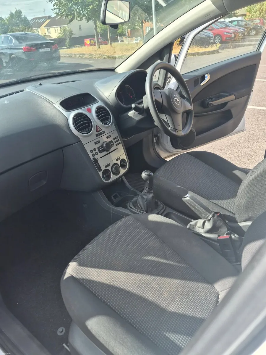 Opel Corsa 2011 - Image 2