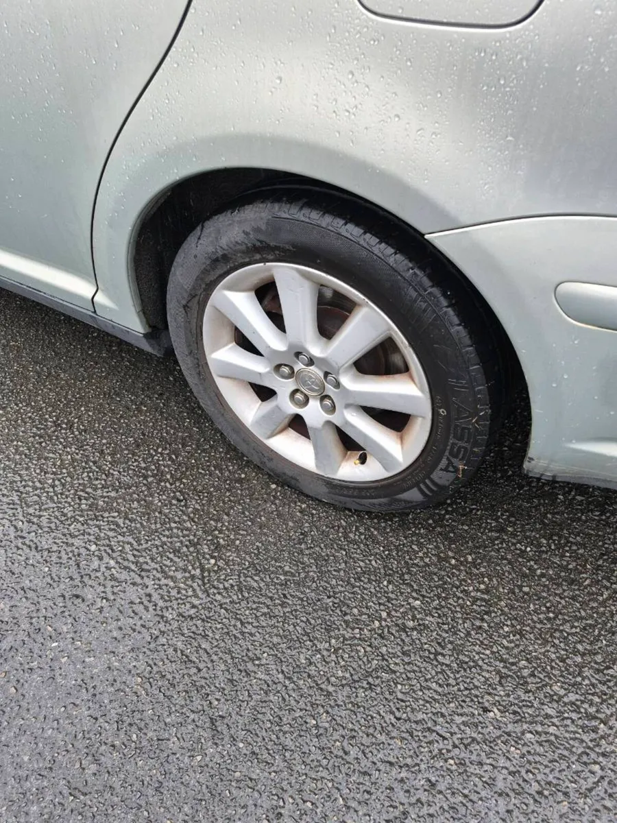 2006 Toyota Avensis - Image 3