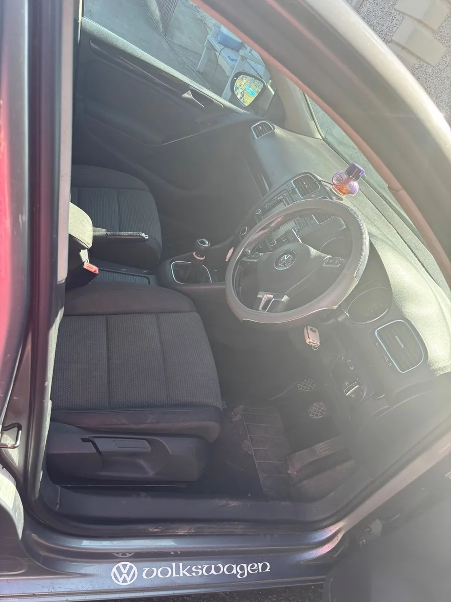 Volkswagen Golf 2010 - Image 4