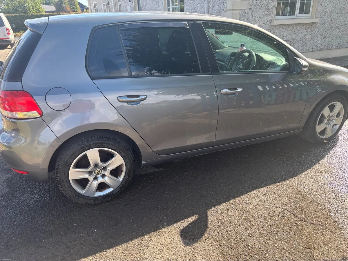 Volkswagen Golf 2010 - Image 1