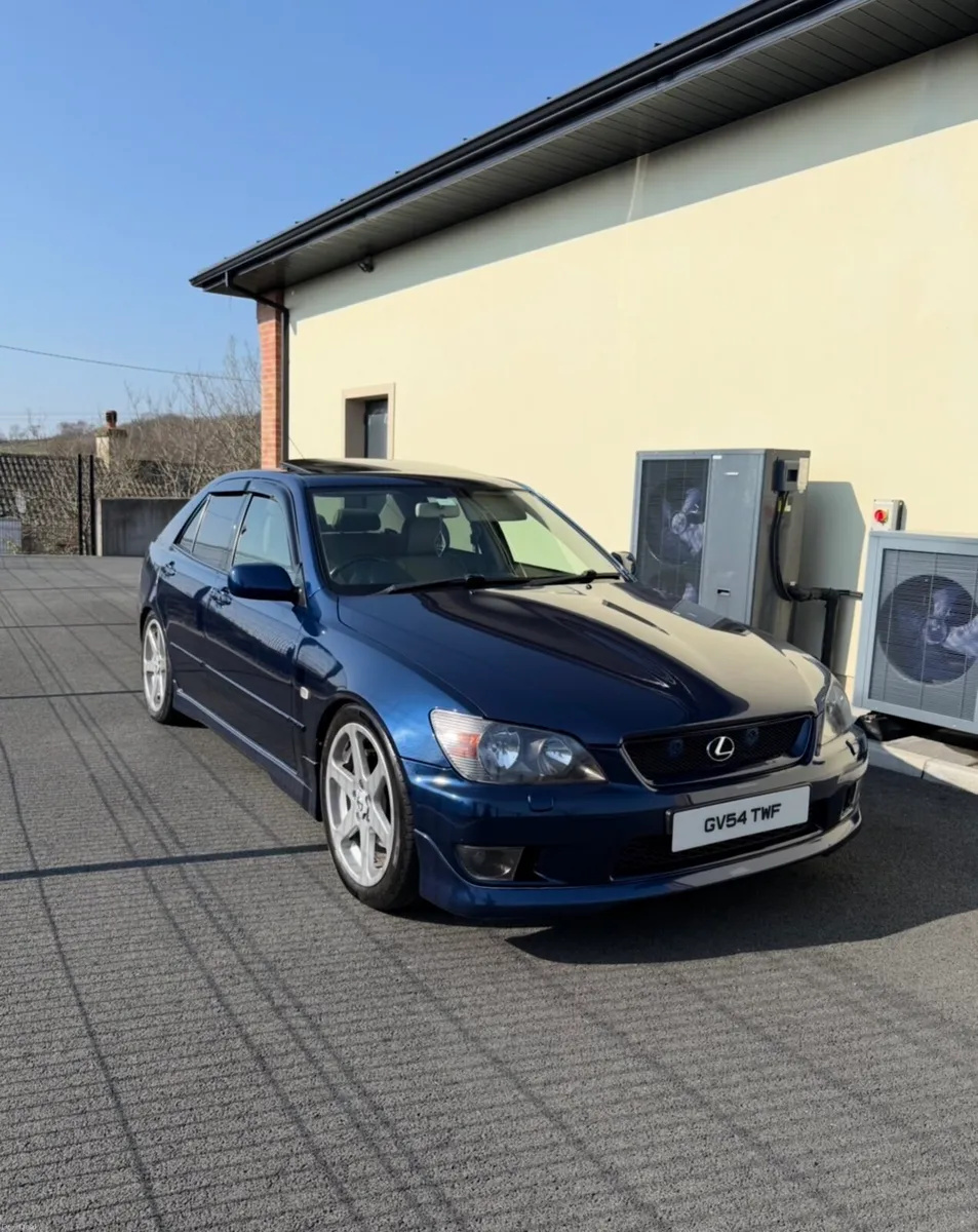 Lexus IS200 - Image 3