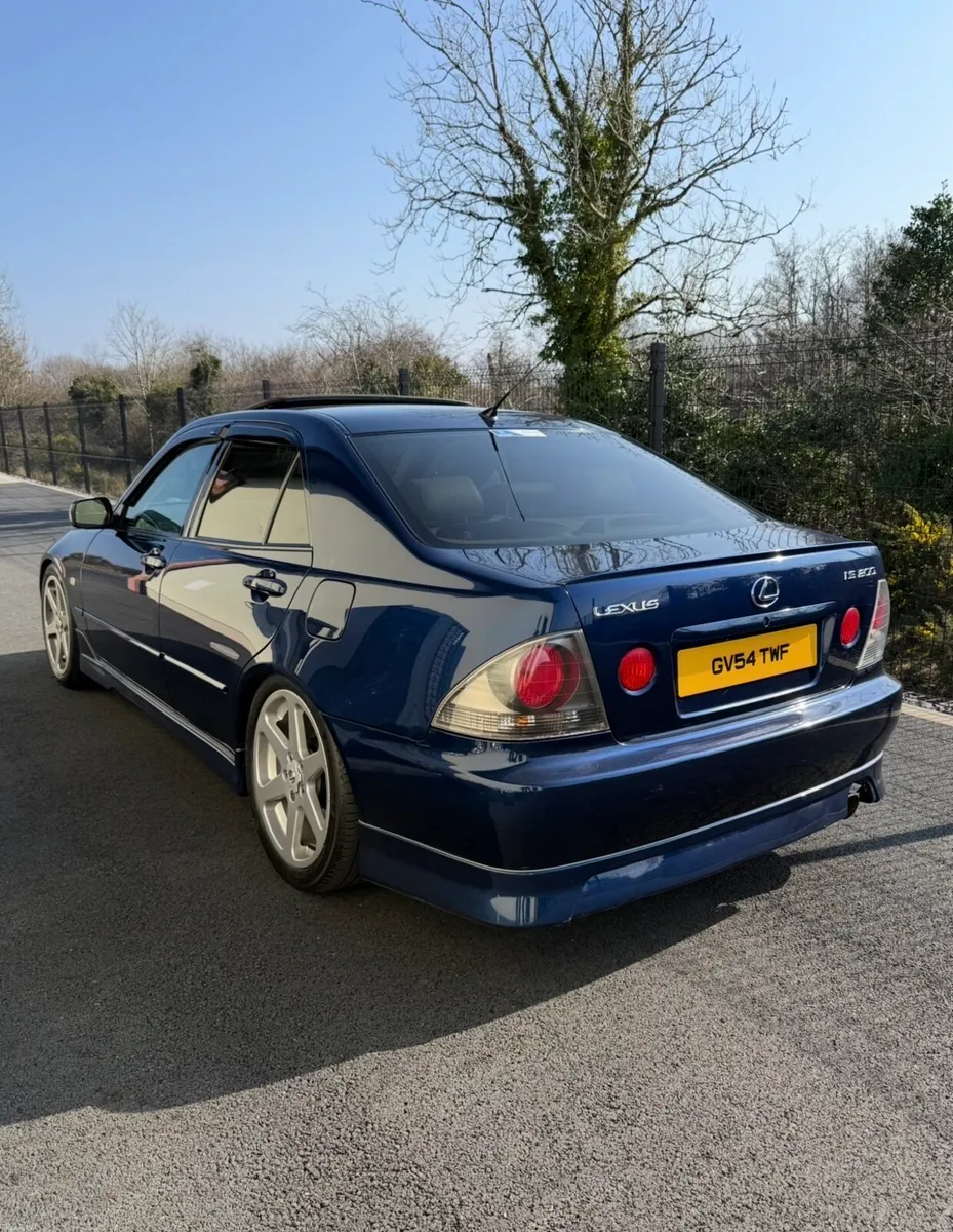 Lexus IS200 - Image 5