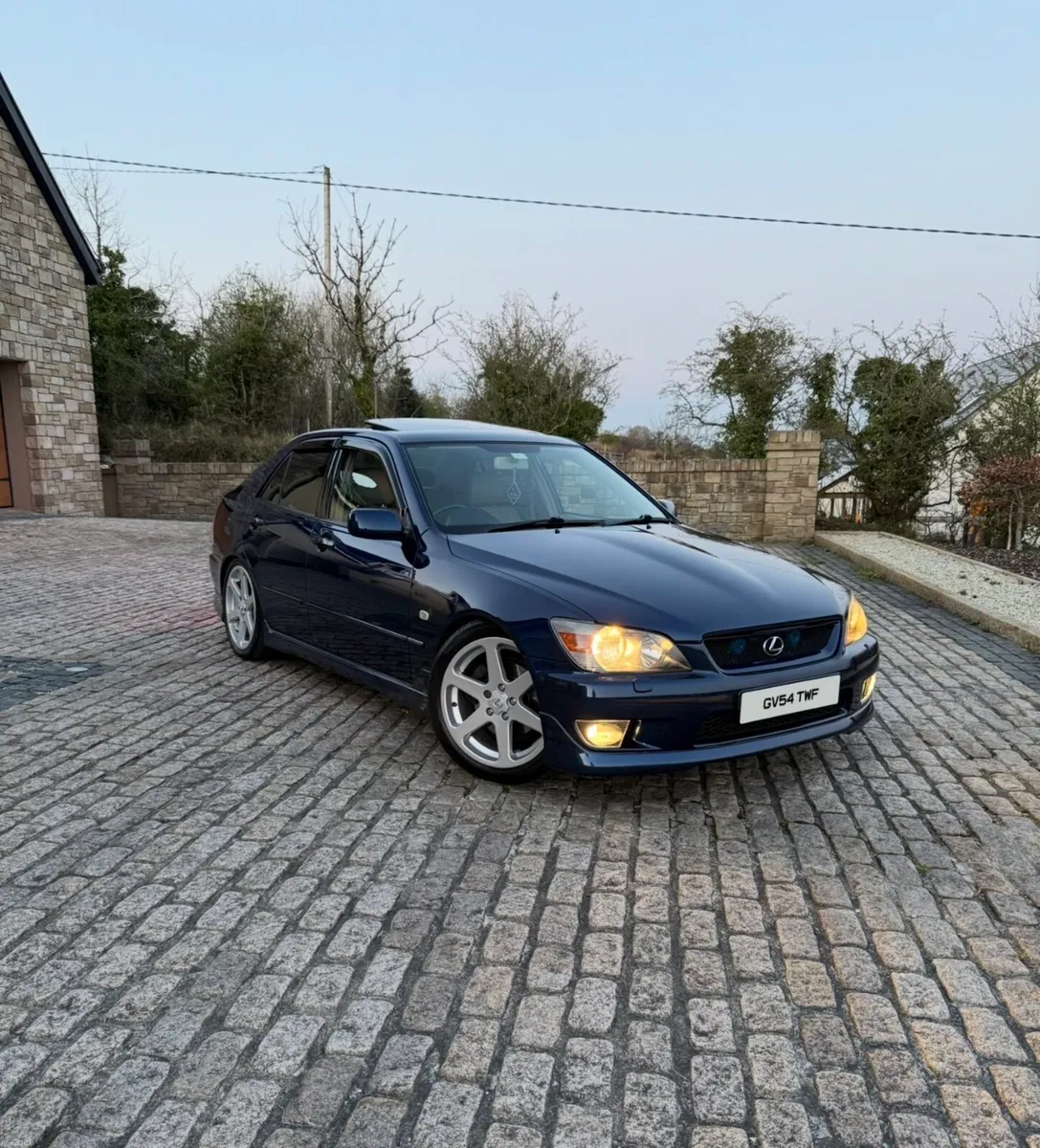 Lexus IS200 - Image 2
