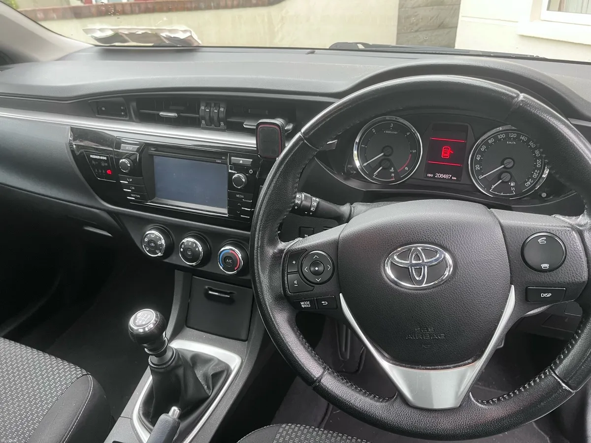 Toyota Corolla - Image 5