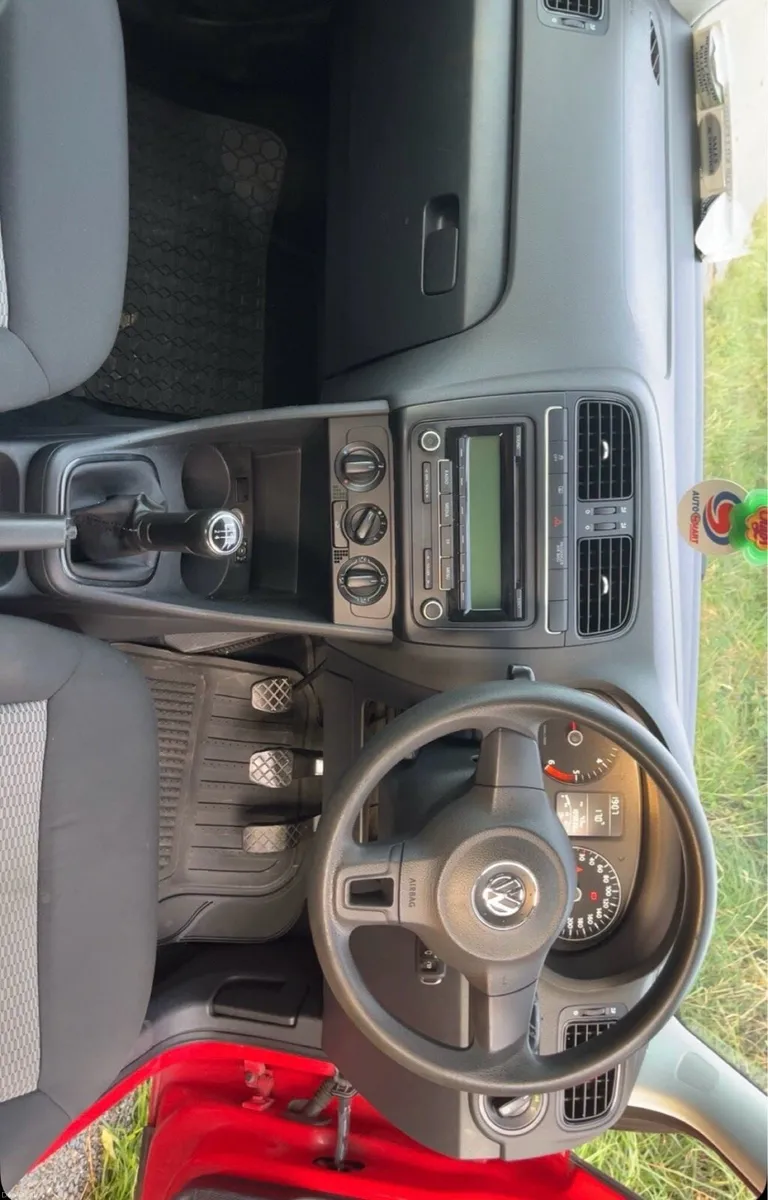 Volkswagen polo - Image 5
