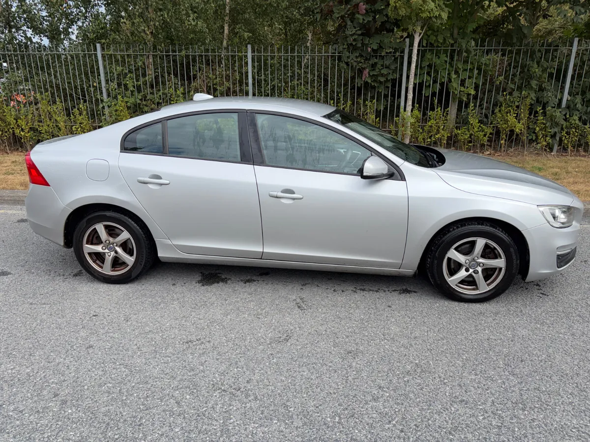 Volvo S60 2016 1 OWNER FROM NEW - Image 4